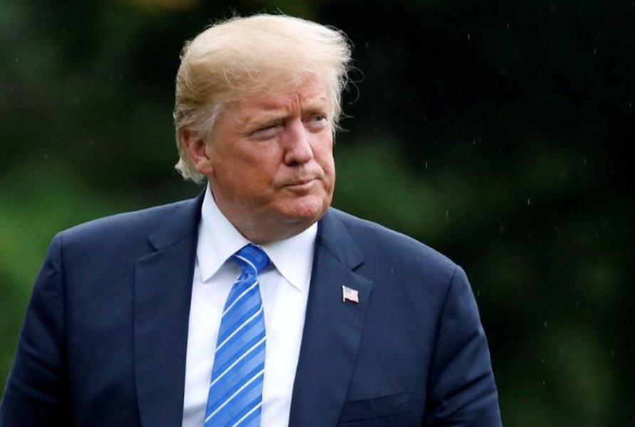 Trump acusa Twitter de limitar visibilidade de republicanos sem apresentar provas