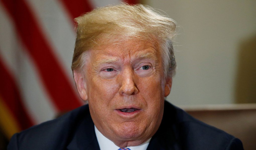 Trump pede que procurador 'ponha fim' em investigação sobre Rússia