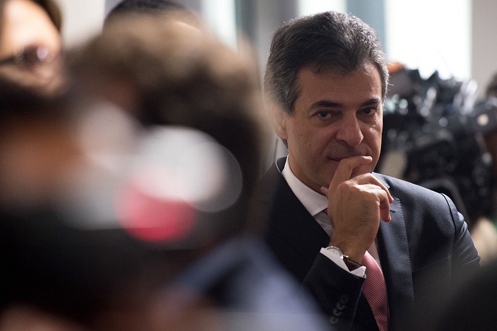 Justiça Eleitoral tira novamente processo de Beto Richa das mãos de Moro