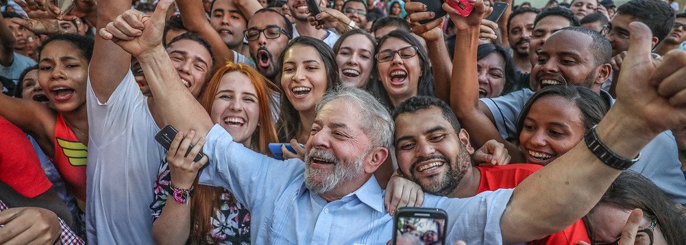 Arriscado é abrir mão de Lula, o candidato da luta contra o golpe