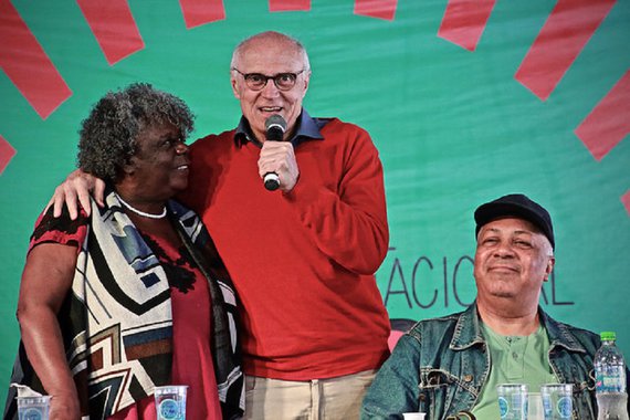 Escritora diz que qualquer voz que se insurja é voz utópica