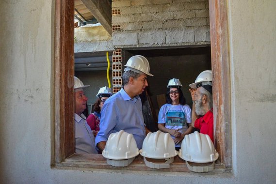 Cidade de Goiás: Eliton vistoria obras em unidade de saúde