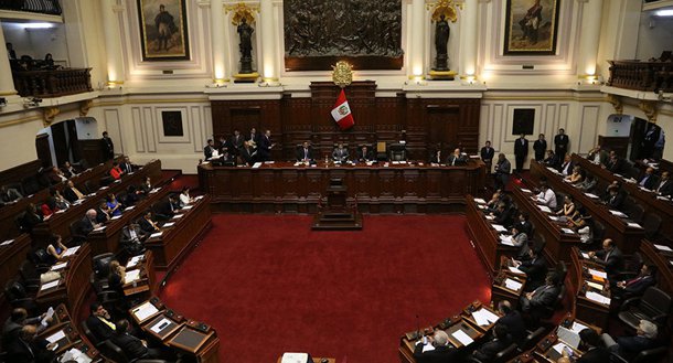 Congresso aprova destituição de cúpula do Judiciário no Peru