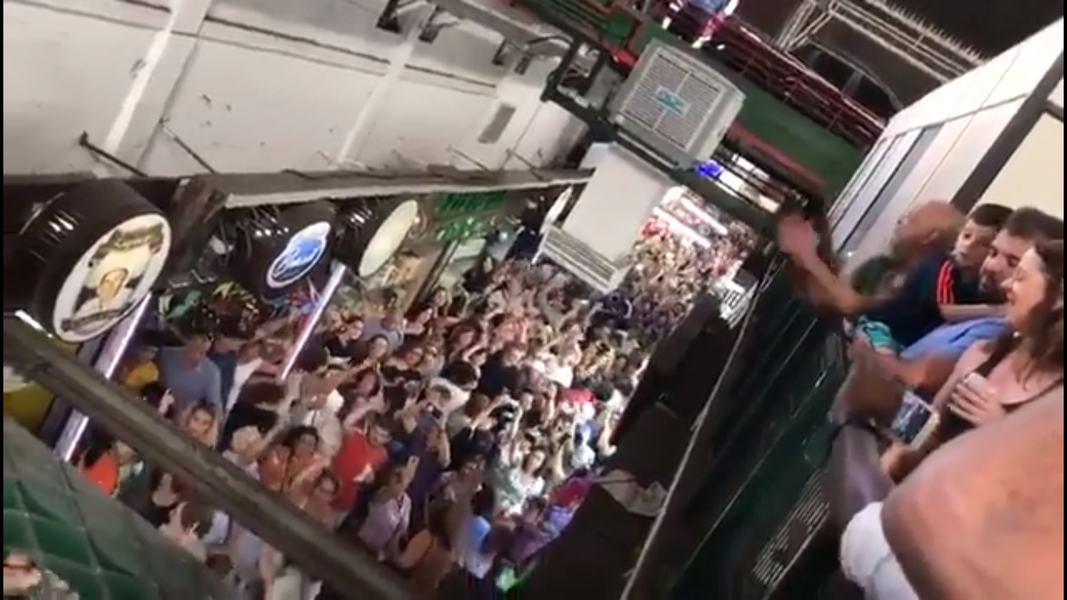 Ato espontâneo pede Lula Livre no Mercado Central de BH