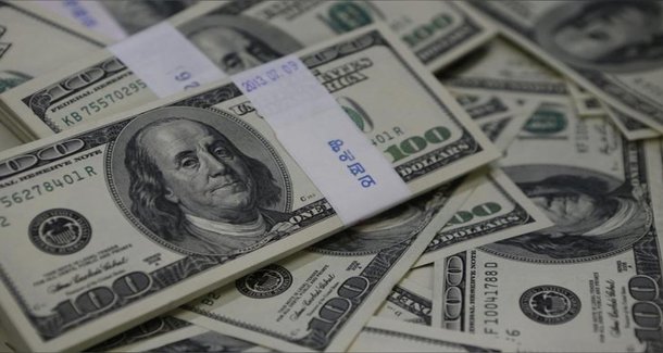 Dólar fecha semana em forte queda