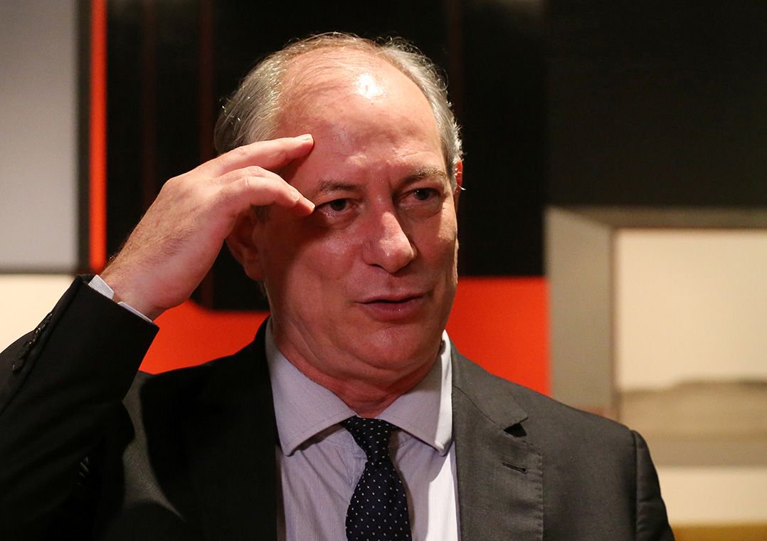 Ciro diz que pode afrouxar compulsório se bancos privados ajudarem a refinanciar dívidas