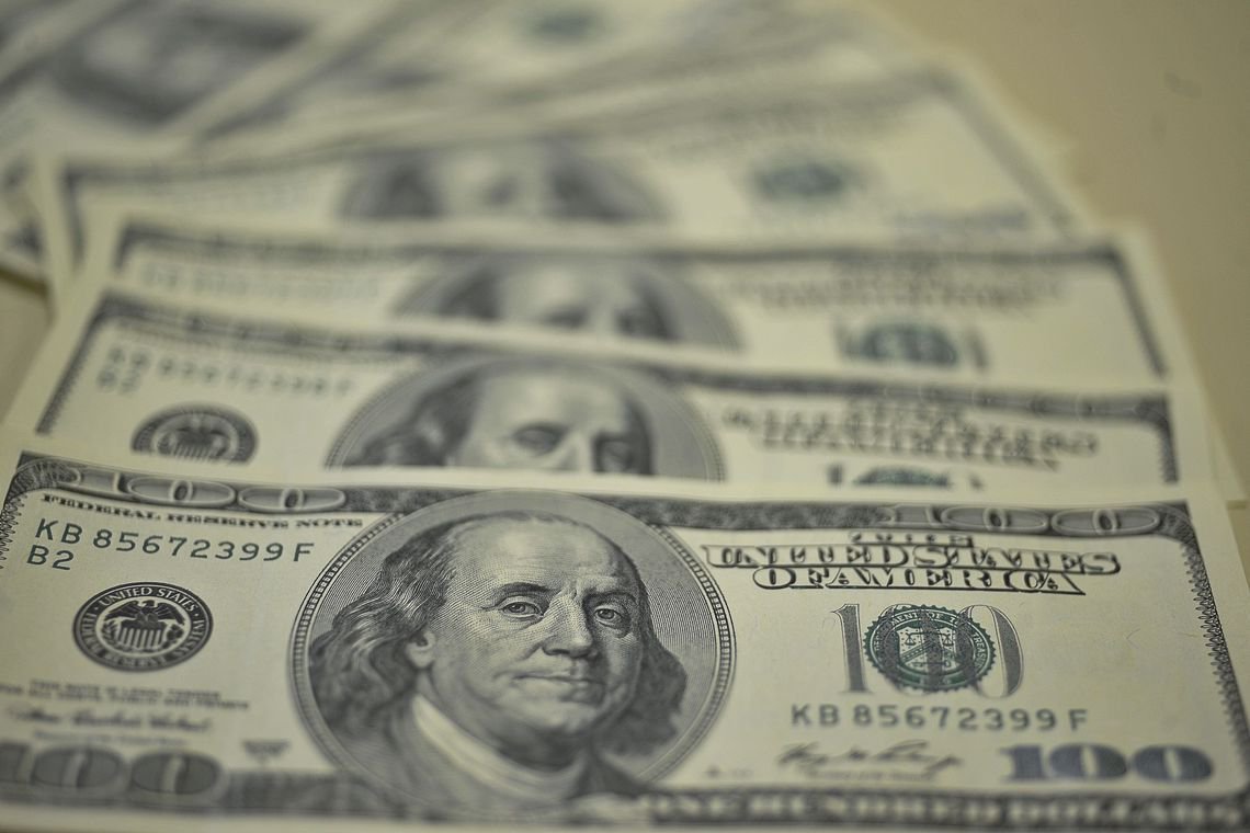Dólar sobe e chega a tocar em R$3,91 com preocupações com Turquia