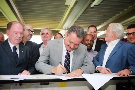 Rui registra candidatura e entrega Programa de Governo