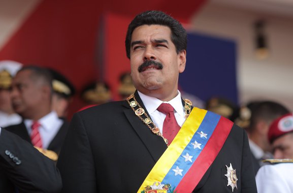Maduro acusa ex-presidente da Colômbia de ordenar atentado