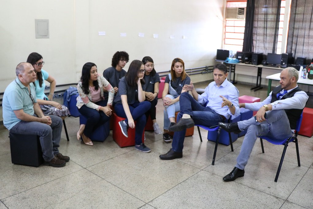 Thiago Peixoto conhece projeto goiano que venceu concurso do Facebook