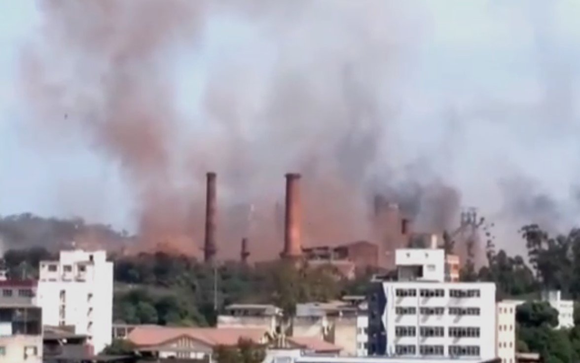 Bombeiros anunciam controle de explosão de usina em Minas