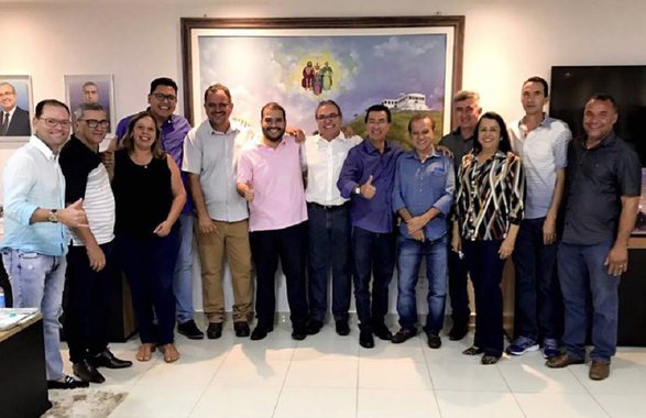 Prefeito de Trindade anuncia apoio a Lucas Vergílio