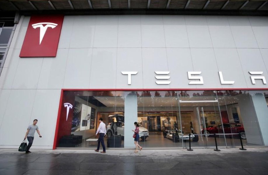 Tesla inicia contratações para 1ª fábrica fora dos EUA