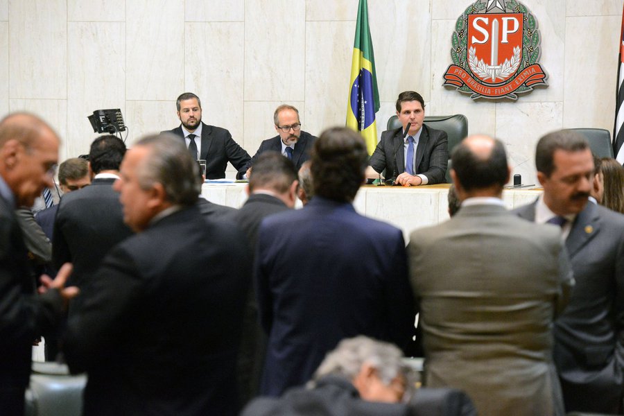 PT quer mais recursos para educação e transparência nas isenções para setores econômicos