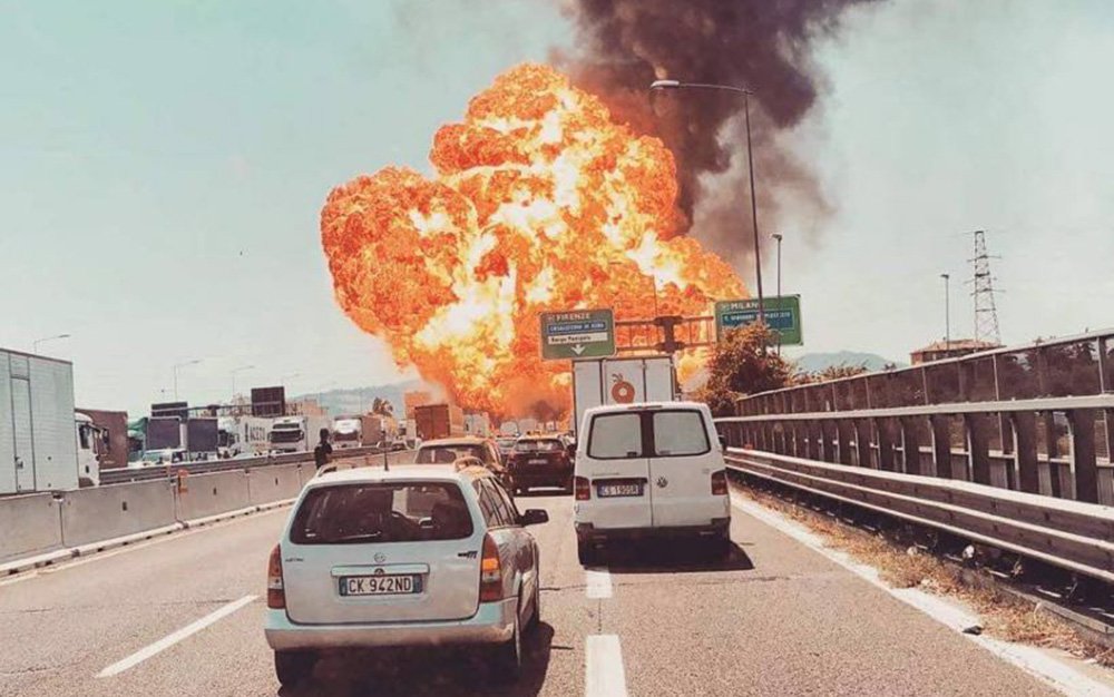 Explosão é registrada em aeroporto de Bolonha