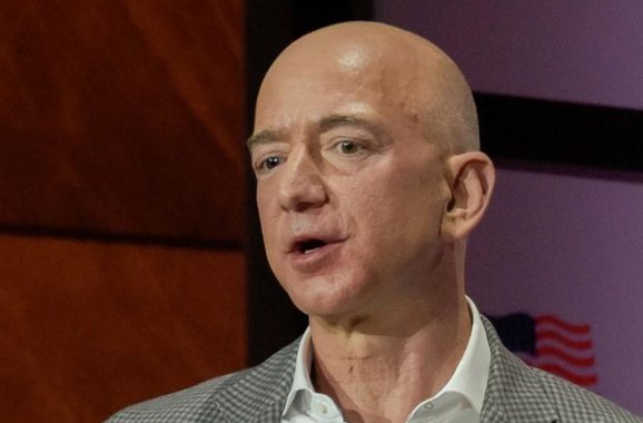 Bezos investe e contrata engenheiros em programa de foguetes com avanço de corrida espacial