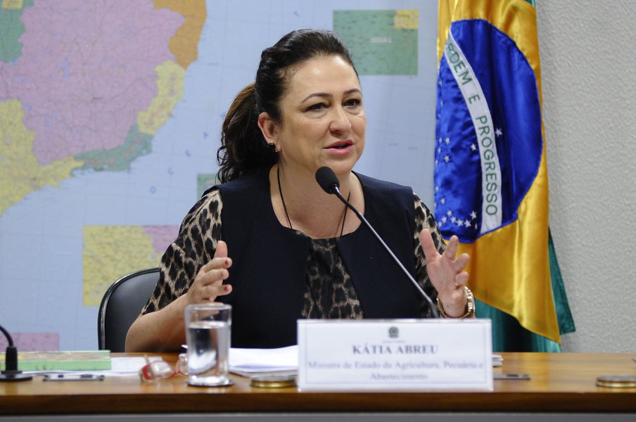 Aliada de Dilma, Katia Abreu pode ser vice de Ciro