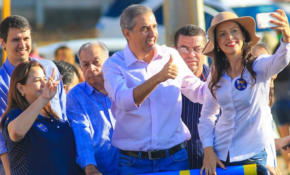 “Caminhamos firmes rumo à vitória”, diz Zé Eliton em carreata