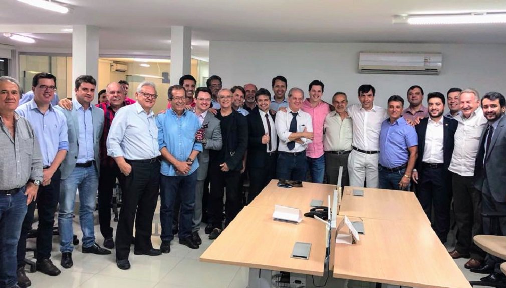 Com equipe de Iris, Daniel define estratégias para a Capital