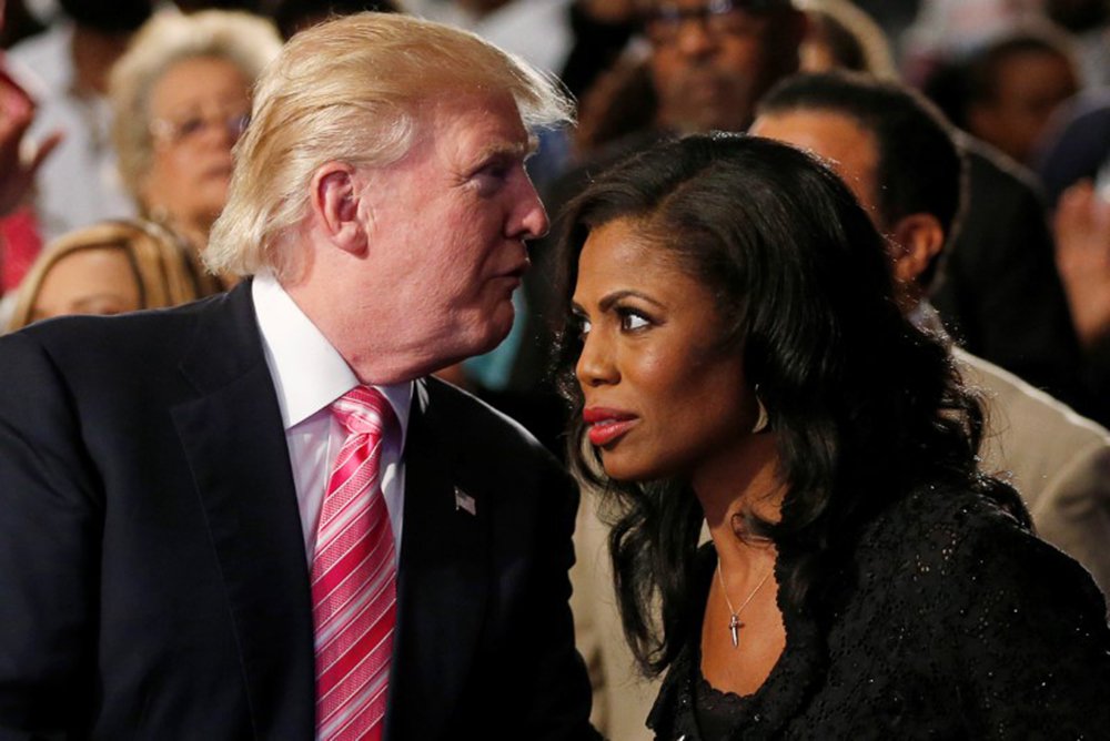 Trump chama ex-assessora de 'cachorro'