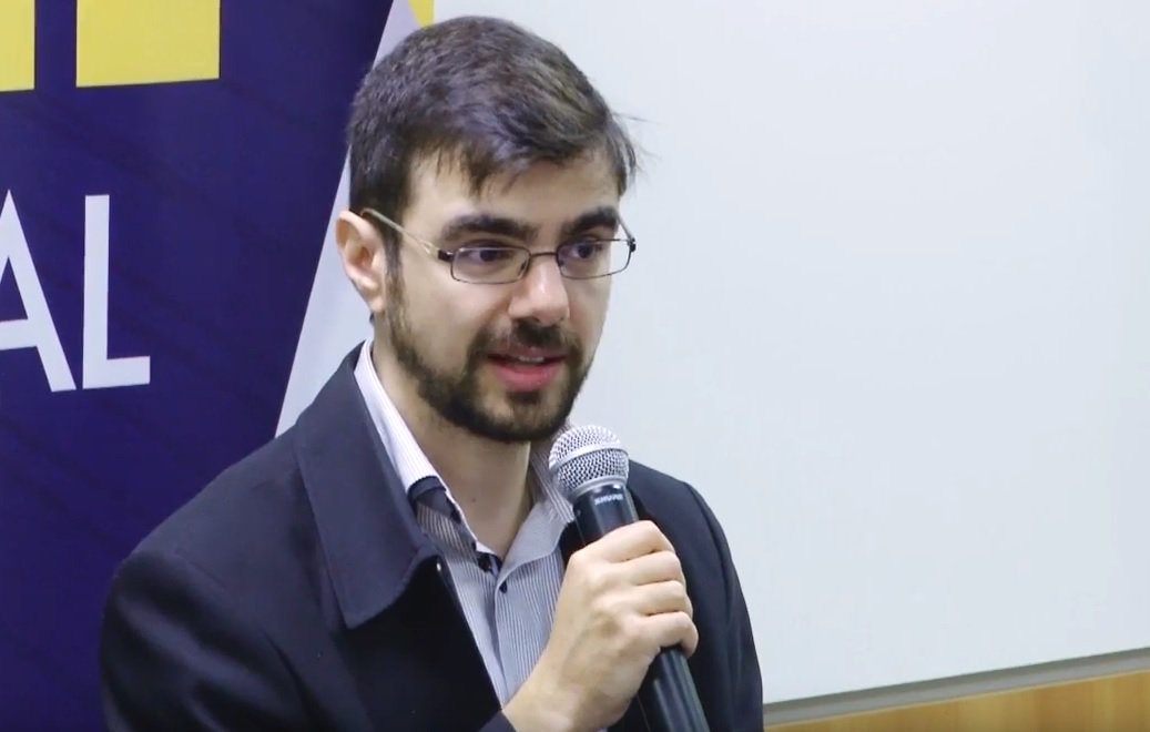 Mercado pensa com o fígado, diz Mello, assessor da campanha do PT