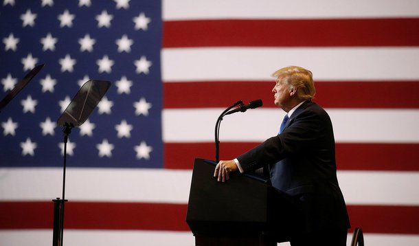Em bloco, centenas de jornais dos EUA publicam editoriais com críticas a Trump