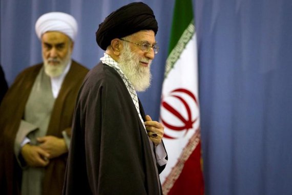 Líder supremo iraniano apela às forças armadas para ‘assustarem’ inimigos
