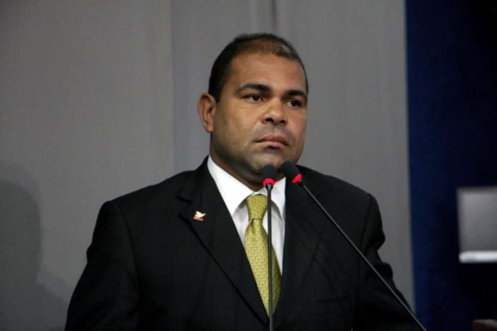 Vereador por Maceió é encontrado morto com facadas nas costas