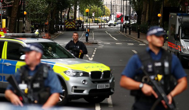 Ataque com faca coloca Inglaterra em alerta por terrorismo