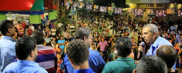 Zé Eliton faz campanha no Norte e vista escola campeã no Ideb