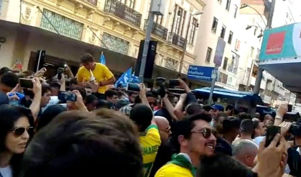 Imprensa internacional repercute ataque contra Bolsonaro