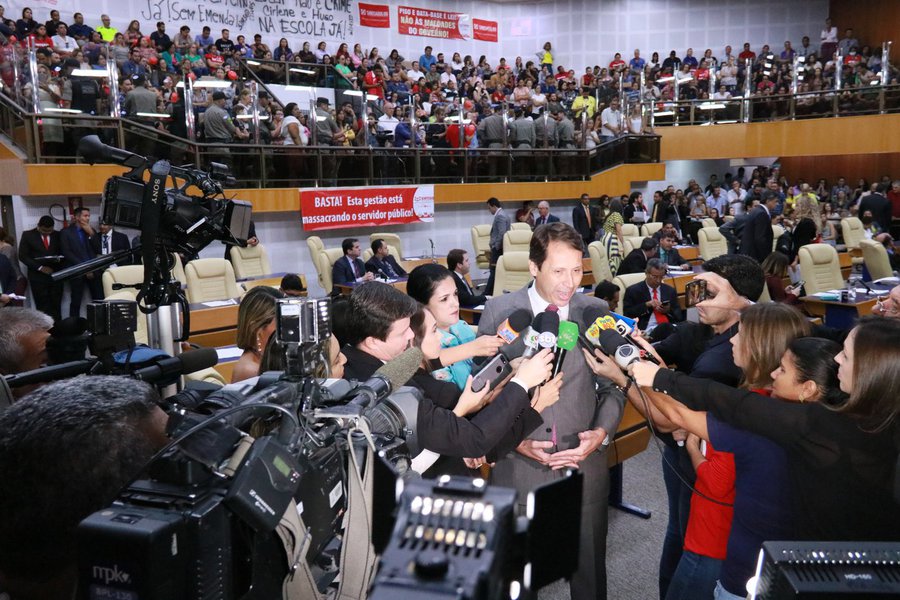 Sob protesto, Câmara aprova mudança na previdência municipal