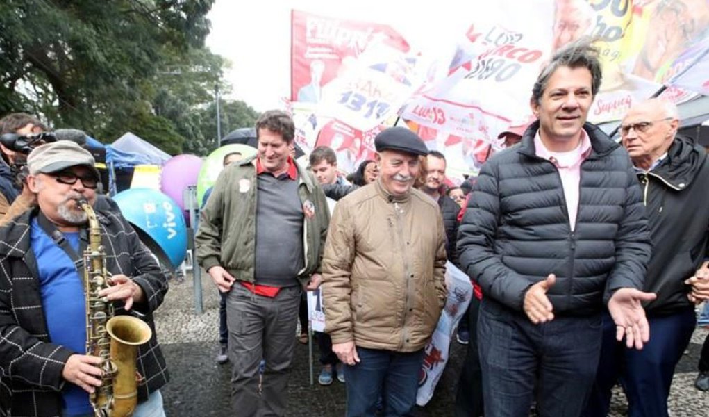 “Bola está na mão do STF”, diz Haddad sobre candidatura de Lula