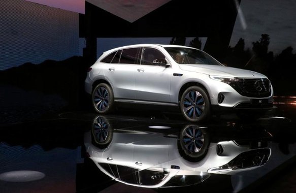 Mercedes lança carro elétrico para concorrer diretamente com a Tesla