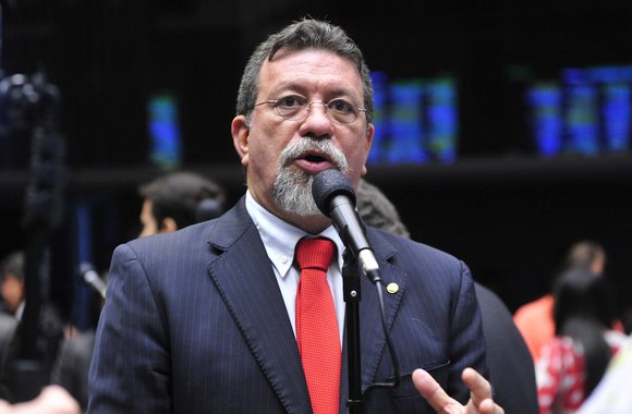 Florence: Renegociação de dívidas da agricultura familiar é derrota de Temer