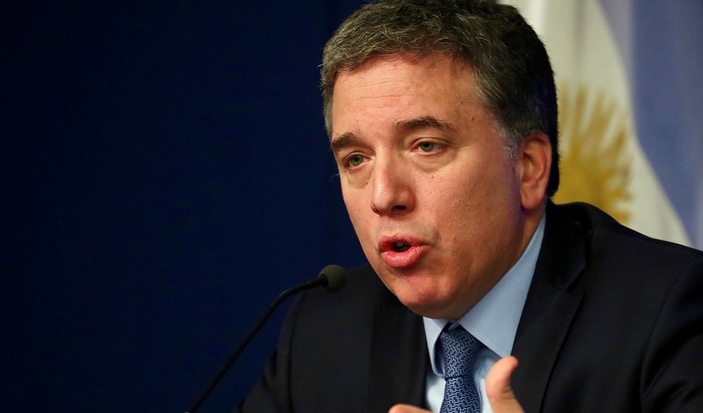 Após fracasso neoliberal, Argentina espera socorro do FMI ainda em setembro