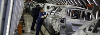 Produção industrial cai 0,2% de junho para julho, diz IBGE