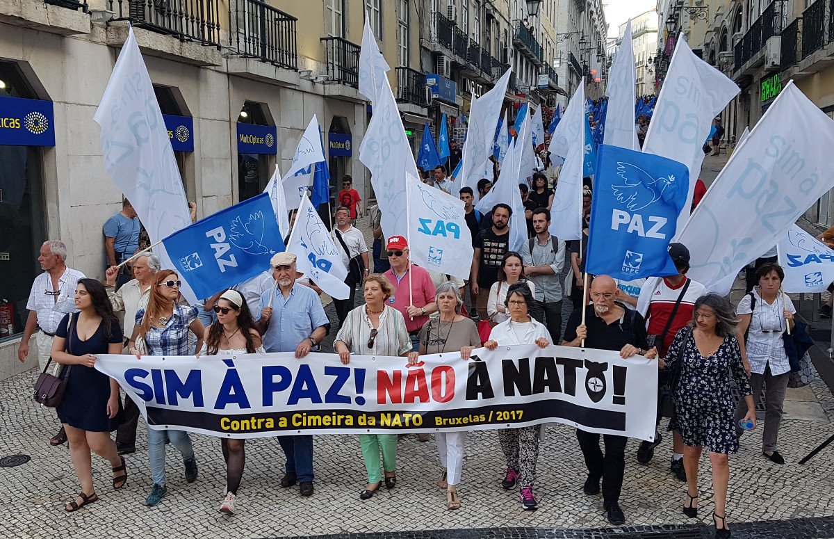 Pacifistas anunciam evento em Dublin pela extinção de bases militares dos EUA e Otan