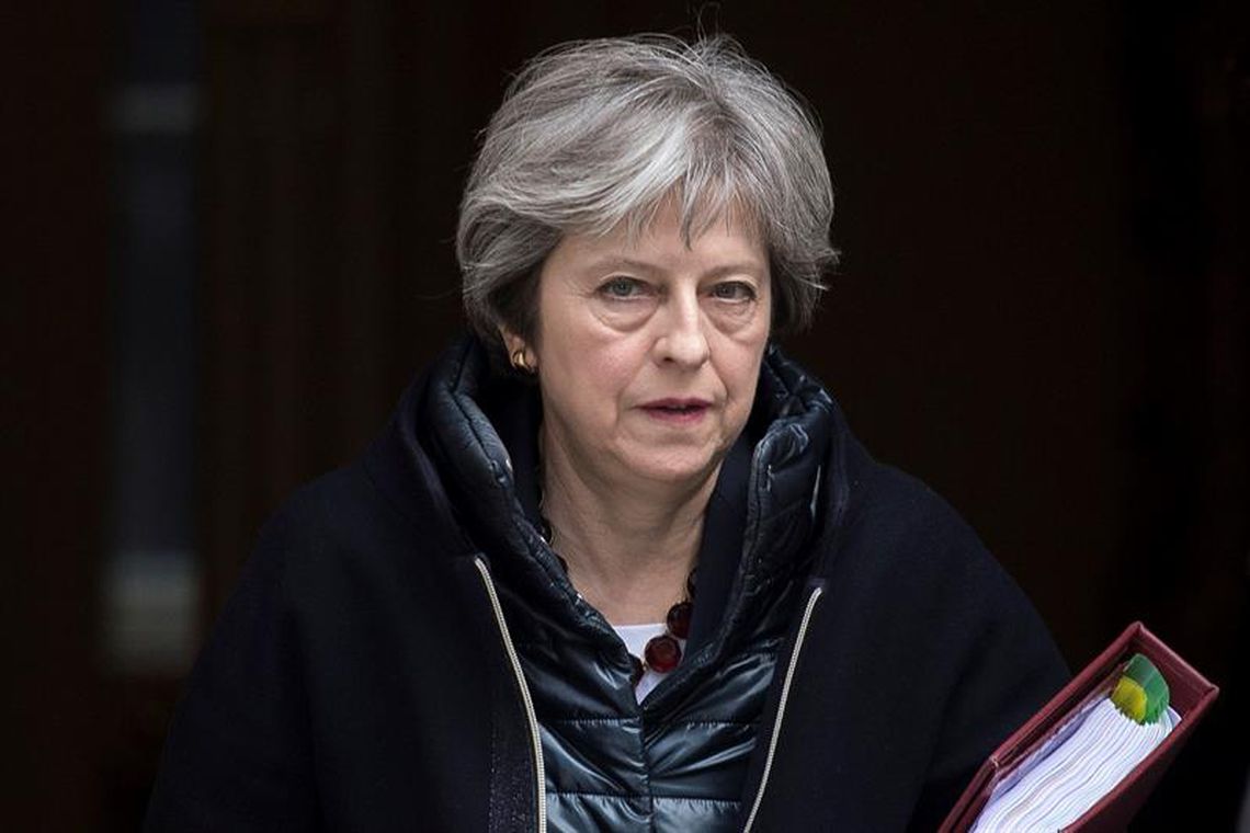 Plano de Theresa May para Brexit é alvo de críticas internas e externas