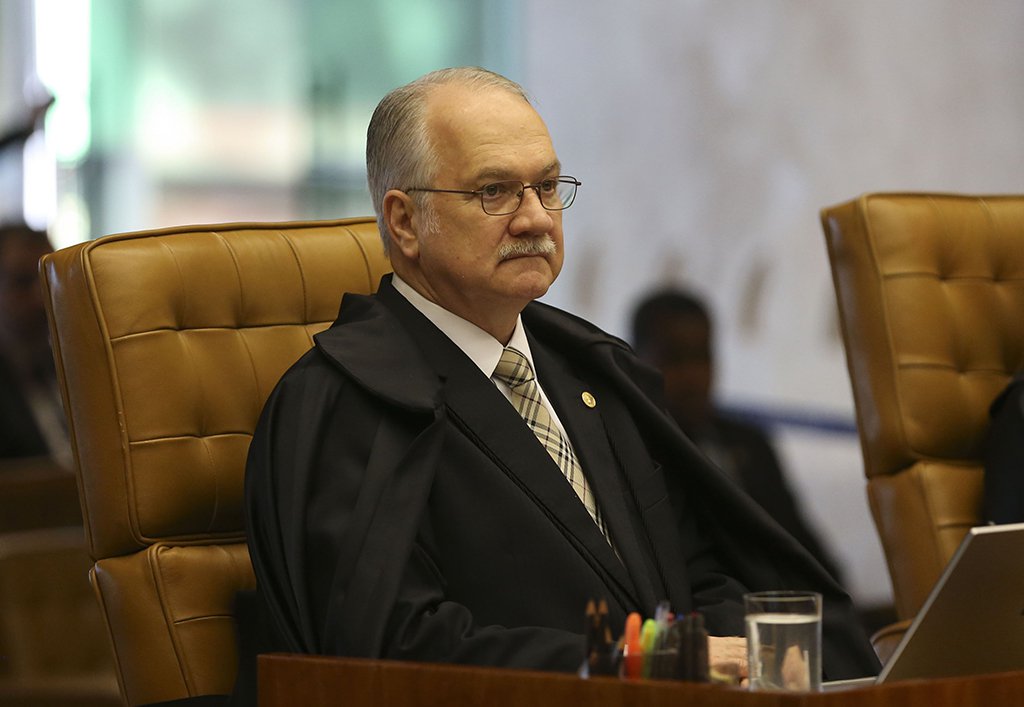 Kennedy: voto de Fachin deixou Barroso mal na foto