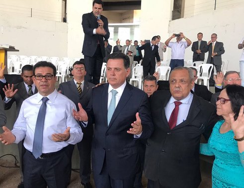 Em Luziânia, pastores saúdam Marconi como “grande benfeitor”