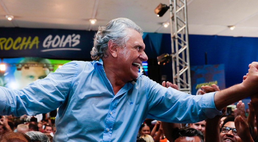 Agora Paz e Amor, Caiado tenta esconder passado de brigas