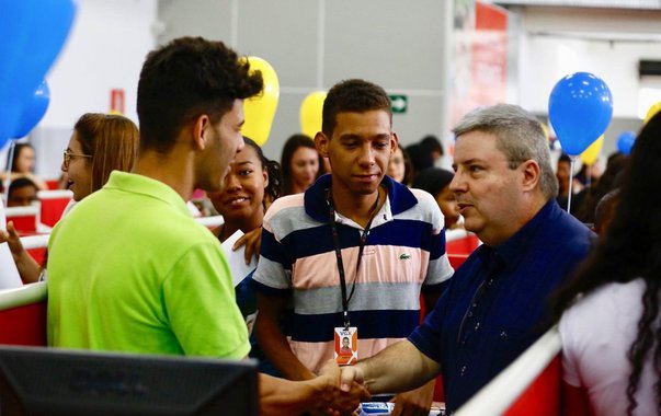 Anastasia tenta passar imagem de bom gestor, mas dados mostram o oposto