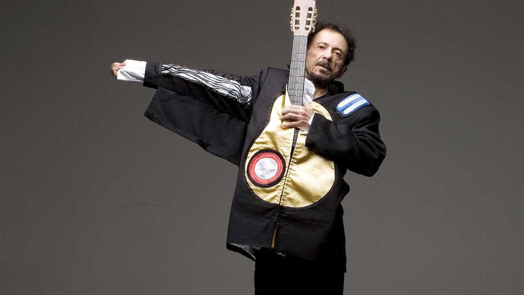 Tom Zé pede democracia: “ô, meu deus, eu só queria um país normal”