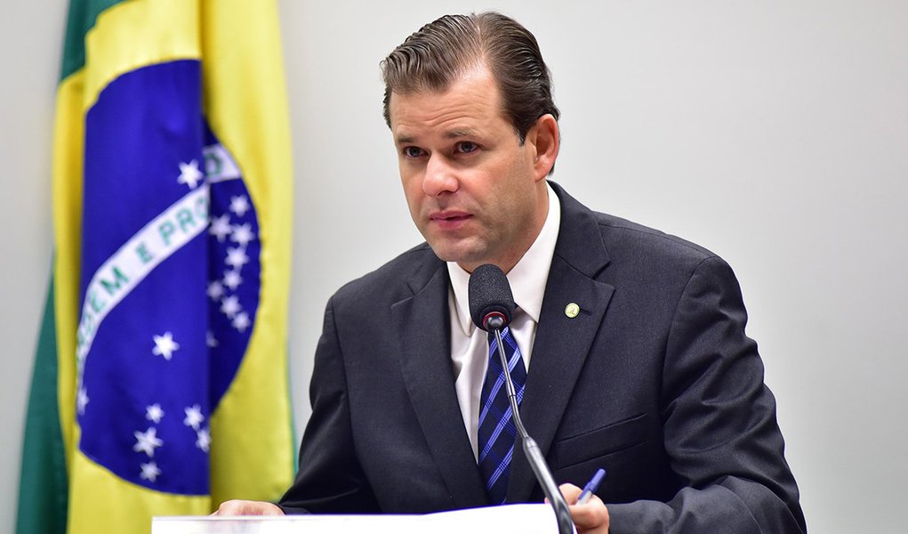 Deputado do MDB recruta apoiador na internet e paga até R$ 9 mil