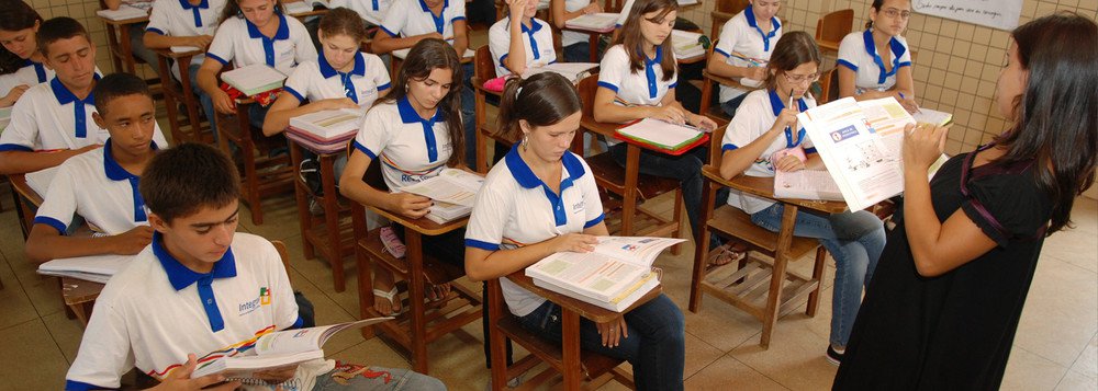 Tripé da cidadania: educação, saúde e moradia