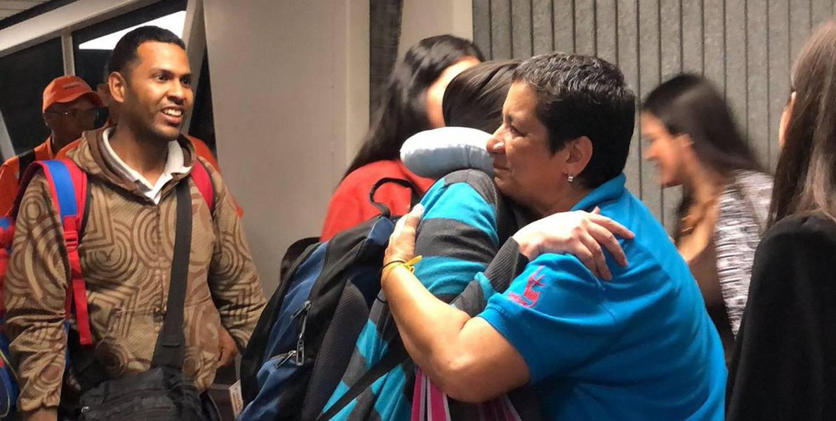 Venezuela repatria emigrantes que estavam no Peru, que declara emergência na fronteira