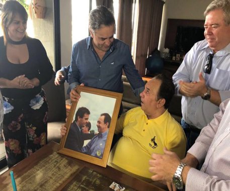 DCM: Aécio chorou em “encontro” em Minas. Não pelo que fez ao Brasil, mas a si mesmo