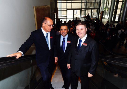 Em Minas, Alckmin e Anastasia fogem de Aécio