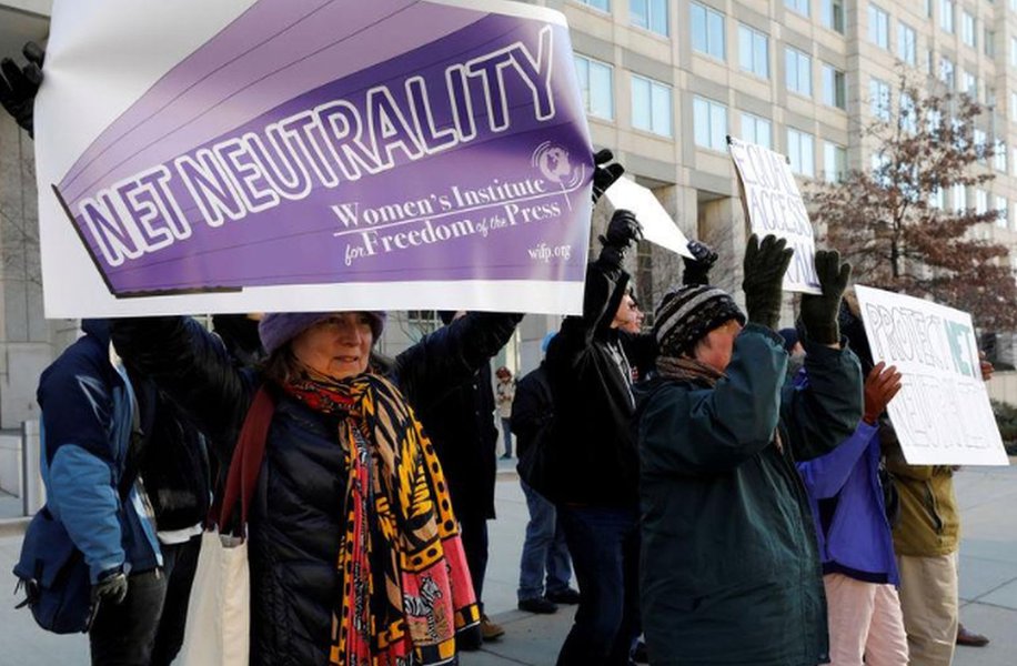 Grupos de internet pedem a corte dos EUA para reestabelecer regras de "neutralidade da internet"